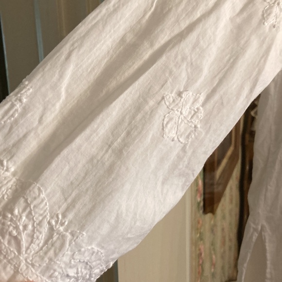 210.  Detailed White Tunic - Picture 4 of 6